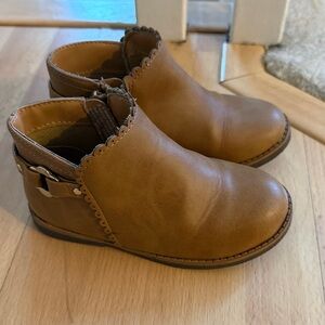 Gymboree Scalloped Flower Buckle Booties